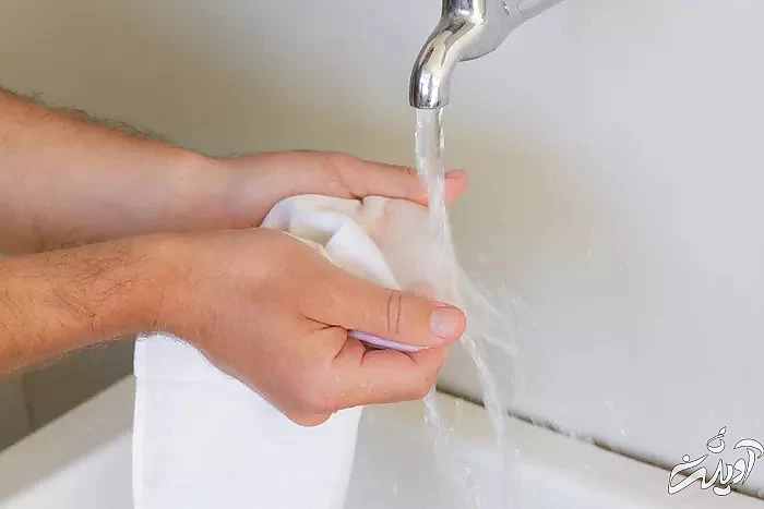 پاک کردن لکه هندوانه- شستشوی لباس لکه دار با آب